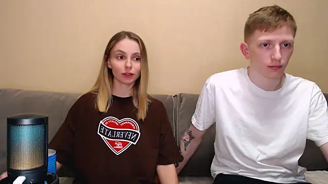 juliaanddima online show from March 11, 8:58 pm