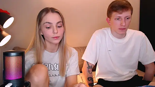 Snapshot of juliaanddima chatting on December 16, 9:30 pm juliaanddima online show from December 16, 9:30 pm