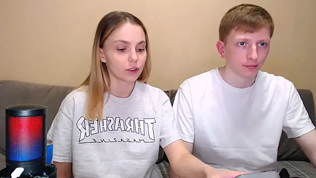 juliaanddima online show from April 5, 9:54 pm