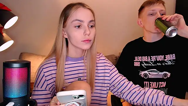 Snapshot of juliaanddima chatting on October 26, 10:10 pm juliaanddima online show from October 26, 10:10 pm