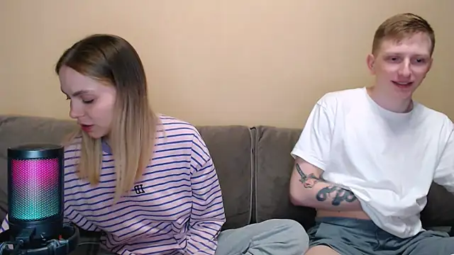 juliaanddima online show from June 19, 9:31 pm