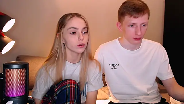 Snapshot of juliaanddima chatting on November 18, 10:24 pm juliaanddima online show from November 18, 10:24 pm