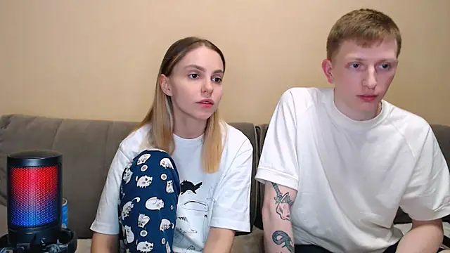 juliaanddima online show from May 9, 9:51 pm
