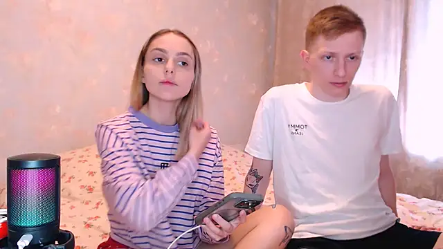 juliaanddima online show from April 23, 7:59 am