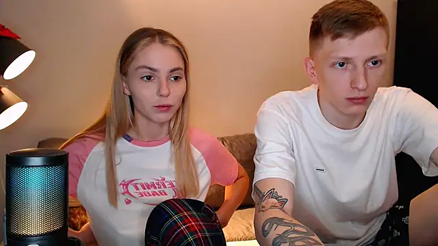 Snapshot of juliaanddima chatting on October 21, 10:53 pm juliaanddima online show from October 21, 10:53 pm