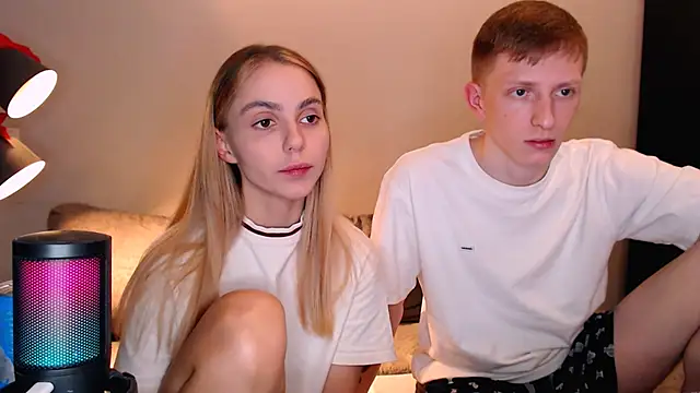 Snapshot of juliaanddima chatting on November 6, 10:03 pm juliaanddima online show from November 6, 10:03 pm