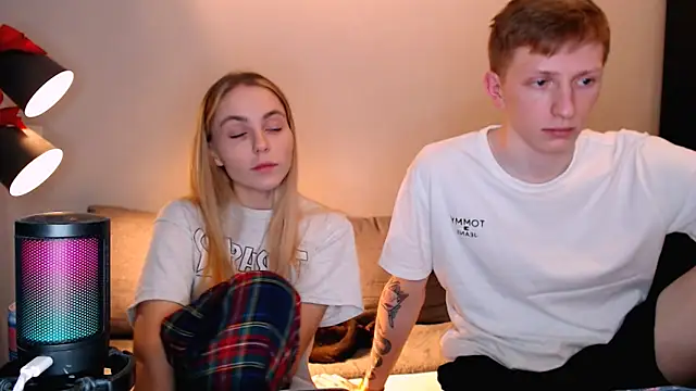 Snapshot of juliaanddima chatting on November 27, 8:59 am juliaanddima online show from November 27, 8:59 am