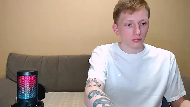 juliaanddima online show from May 12, 9:32 pm