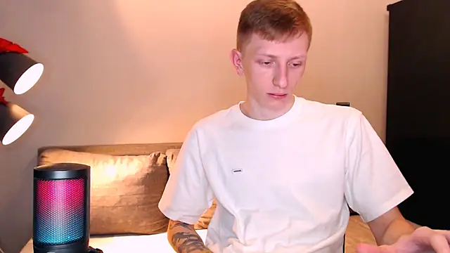 Snapshot of juliaanddima chatting on November 1, 7:46 am juliaanddima online show from November 1, 7:46 am