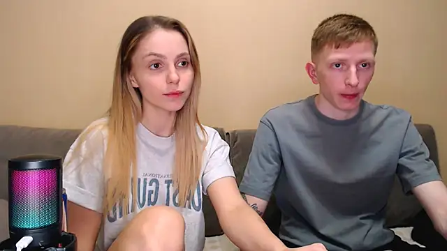 juliaanddima online show from March 7, 9:53 pm