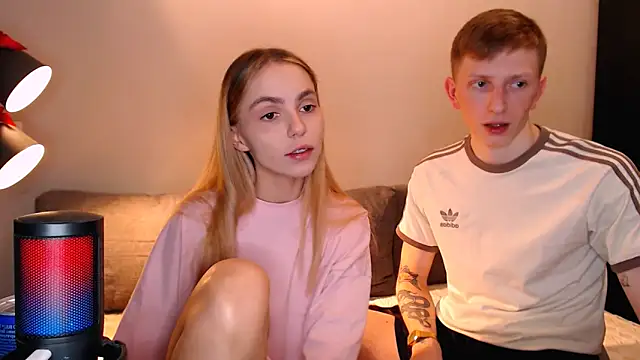 Snapshot of juliaanddima chatting on November 14, 10:13 pm juliaanddima online show from November 14, 10:13 pm