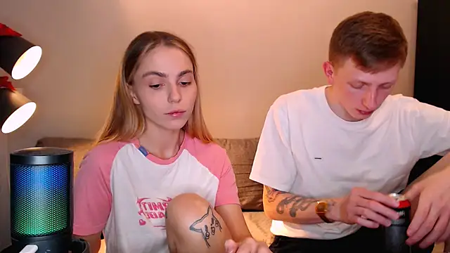 Snapshot of juliaanddima chatting on November 16, 10:02 pm juliaanddima online show from November 16, 10:02 pm