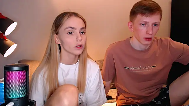 Snapshot of juliaanddima chatting on November 20, 8:26 am juliaanddima online show from November 20, 8:26 am