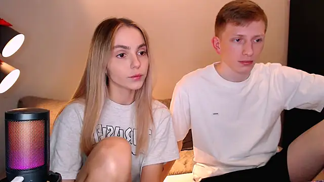 Snapshot of juliaanddima chatting on November 10, 10:04 pm juliaanddima online show from November 10, 10:04 pm