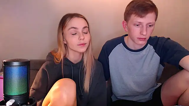 Snapshot of juliaanddima chatting on December 3, 9:36 pm juliaanddima online show from December 3, 9:36 pm