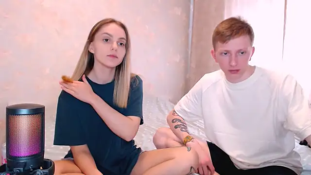 juliaanddima online show from May 22, 7:17 am
