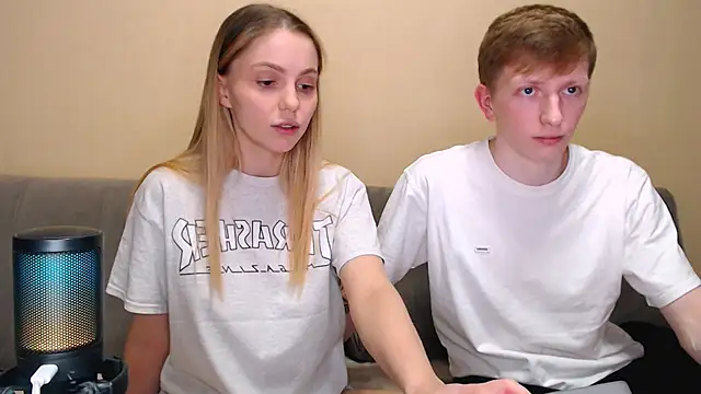 juliaanddima online show from February 25, 11:15 pm