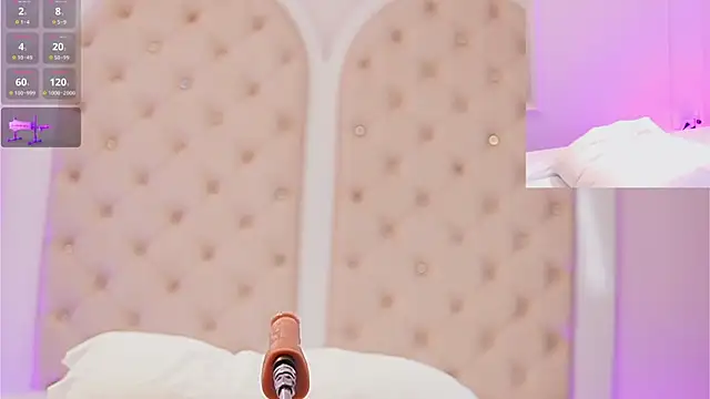 Snapshot of caroline_adams_ chatting on February 25, 11:15 pm caroline adams online show from February 25, 11:15 pm