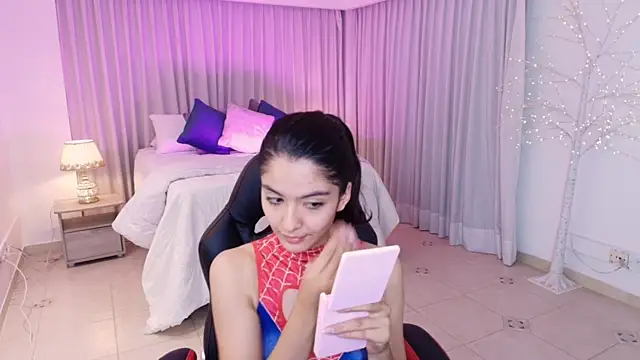 Snapshot of miiaa_evans chatting on February 19, 3:28 am miiaa evans online show from February 19, 3:28 am