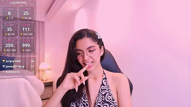 Snapshot of miiaa_evans chatting on February 27, 6:46 am miiaa evans online show from February 27, 6:46 am
