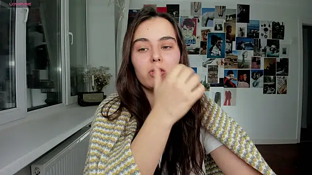 Snapshot of Tenderalise chatting on December 19, 8:13 pm Tenderalise online show from December 19, 8:13 pm