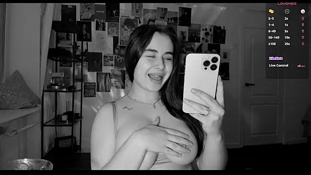 Snapshot of Tenderalise chatting on December 14, 6:09 pm Tenderalise online show from December 14, 6:09 pm