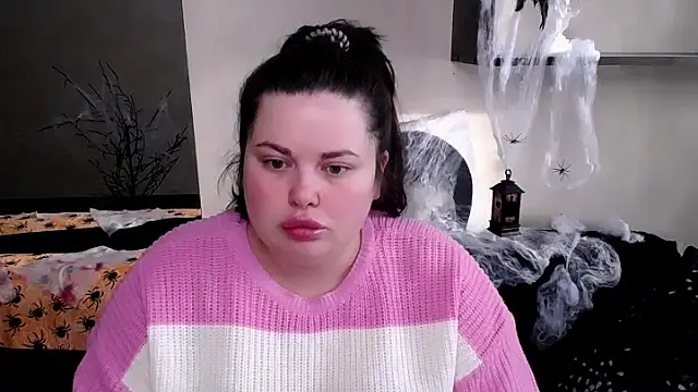 Snapshot of Emily_Mo chatting on October 30, 6:23 am Emily Mo online show from October 30, 6:23 am