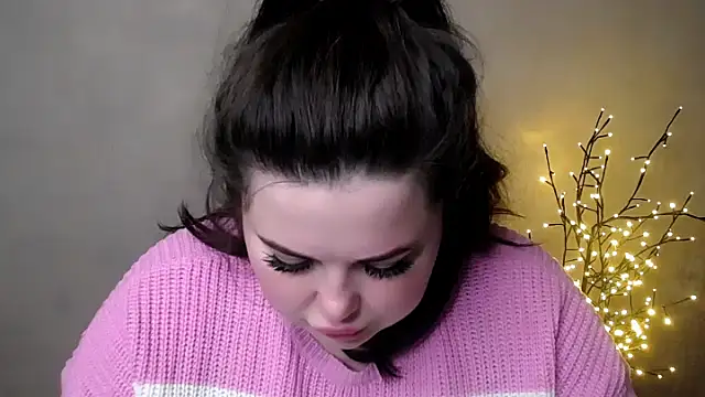 Snapshot of Emily_Mo chatting on November 20, 6:36 am Emily Mo online show from November 20, 6:36 am