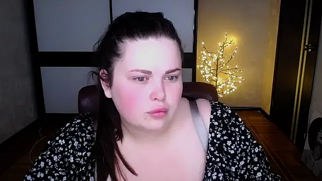 Snapshot of Emily_Mo chatting on July 19, 5:38 am Emily Mo online show from July 19, 5:38 am