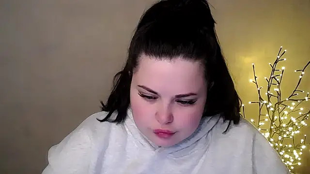 Snapshot of Emily_Mo chatting on November 27, 6:36 am Emily Mo online show from November 27, 6:36 am