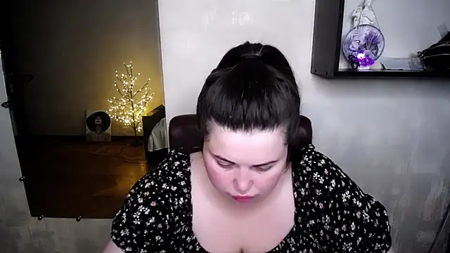 Snapshot of Emily_Mo chatting on July 1, 6:14 am Emily Mo online show from July 1, 6:14 am