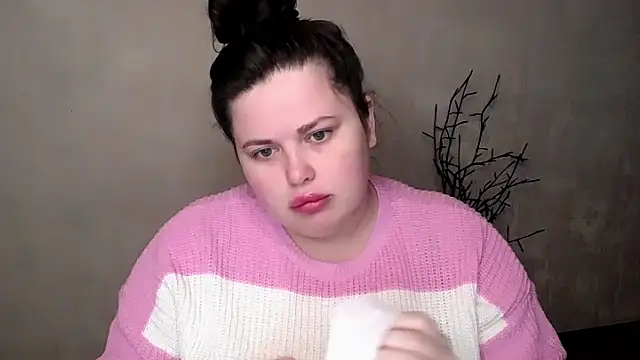 Snapshot of Emily_Mo chatting on November 15, 5:44 am Emily Mo online show from November 15, 5:44 am