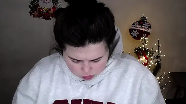 Emily Mo online show from December 16, 6:28 am