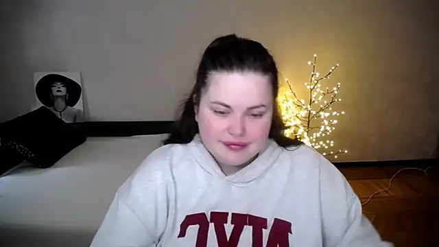 Emily Mo online show from April 18, 5:43 am