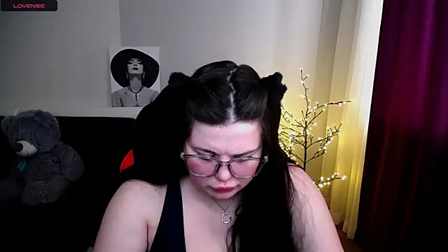 Emily Mo online show from February 22, 9:45 am