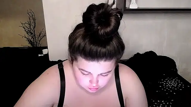 Snapshot of Emily_Mo chatting on November 12, 6:50 am Emily Mo online show from November 12, 6:50 am