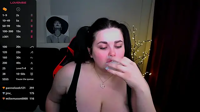 Emily Mo online show from February 8, 9:35 am
