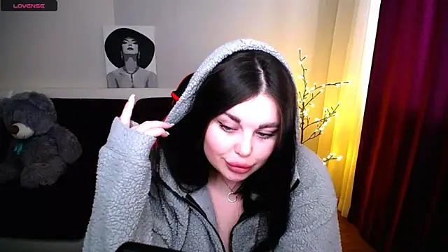 Emily Mo online show from February 26, 11:11 am