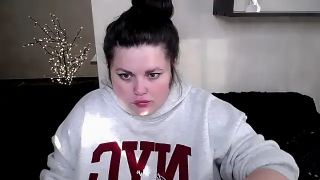 Snapshot of Emily_Mo chatting on November 4, 6:28 am Emily Mo online show from November 4, 6:28 am