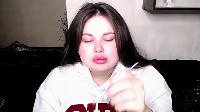 Snapshot of Emily_Mo chatting on October 24, 8:13 am Emily Mo online show from October 24, 8:13 am