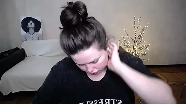 Emily Mo online show from May 20, 7:49 am