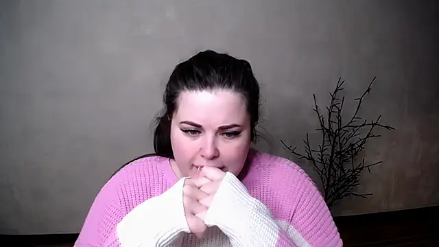 Snapshot of Emily_Mo chatting on November 19, 6:35 am Emily Mo online show from November 19, 6:35 am