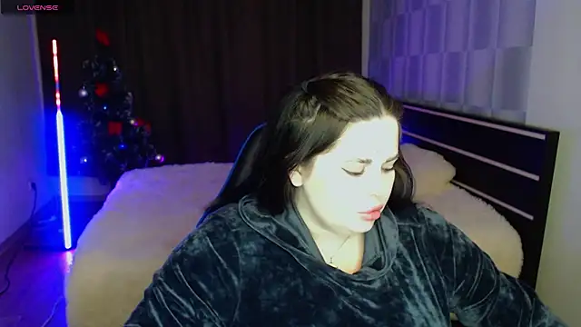 Emily Mo online show from February 11, 2:35 pm