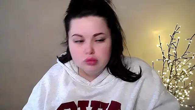 Snapshot of Emily_Mo chatting on November 26, 6:46 am Emily Mo online show from November 26, 6:46 am