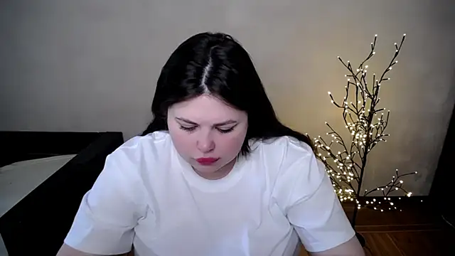 Emily Mo online show from May 8, 5:44 am