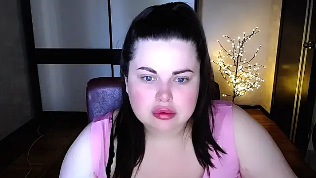 Snapshot of Emily_Mo chatting on July 5, 5:58 am Emily Mo online show from July 5, 5:58 am