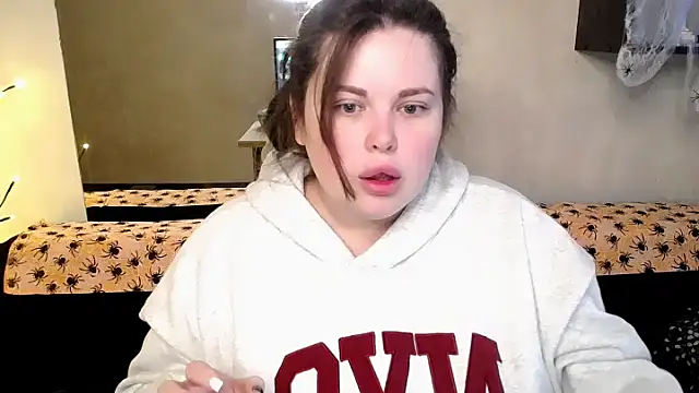 Snapshot of Emily_Mo chatting on October 28, 8:46 am Emily Mo online show from October 28, 8:46 am