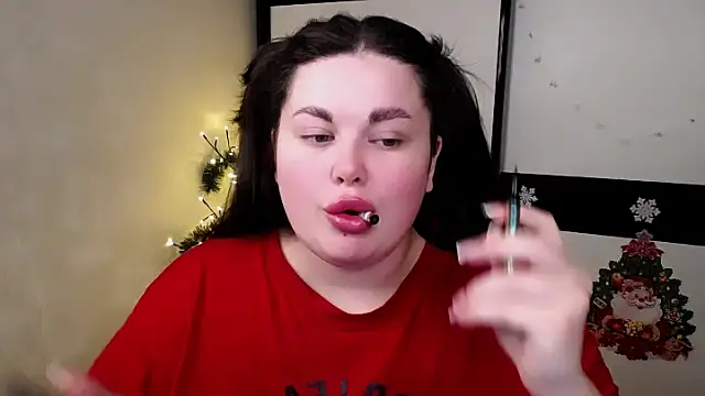 Snapshot of Emily_Mo chatting on December 4, 6:34 am Emily Mo online show from December 4, 6:34 am