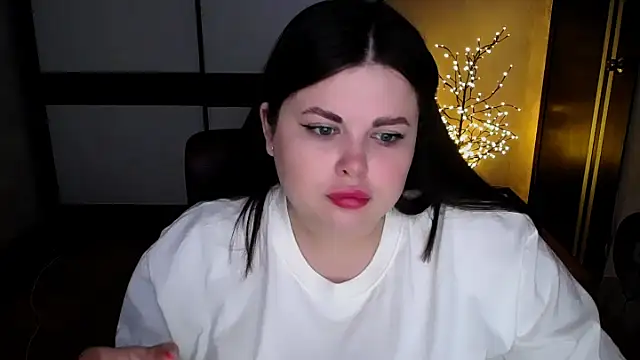 Snapshot of Emily_Mo chatting on July 8, 6:14 am Emily Mo online show from July 8, 6:14 am