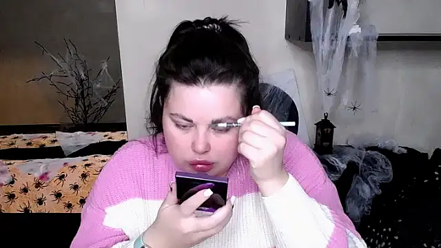 Snapshot of Emily_Mo chatting on October 31, 6:32 am Emily Mo online show from October 31, 6:32 am